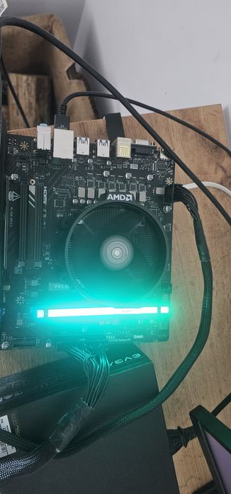 Kit AM5 Ryzen 5 8400F + MSI B650M-B + 16 gb ddr5 5200 + cooler
