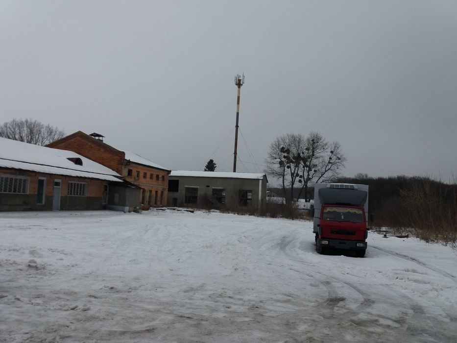 Ярмолинці Виробничі приміщення 1300 кв м з земельною  ділянкою 1,750га