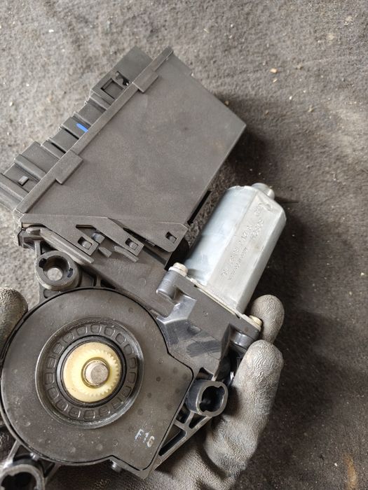 Silnik silniczek podnoszenia szyby audi A4 b6 b7 passat skoda