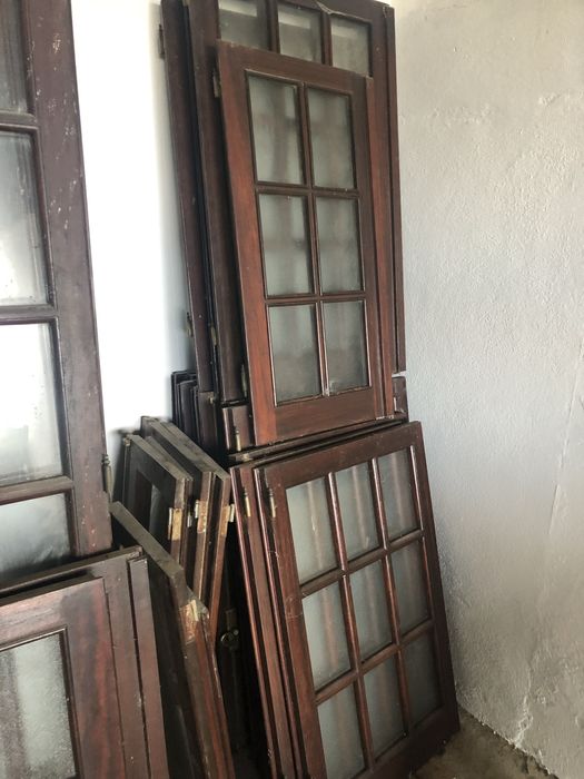 Janelas rusticas de madeira