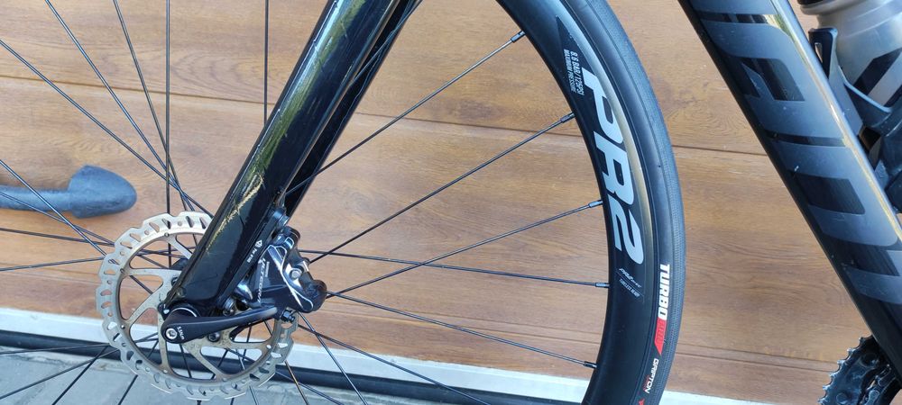 Rower GIANT Defy Advanced 1 koło 28" Carbon Red 2019 w kolorze CZARNYM