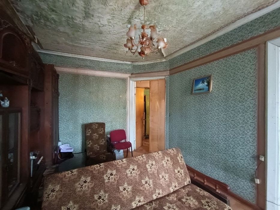LS-7 Продам велику квартиру.Район Кінного ринку.