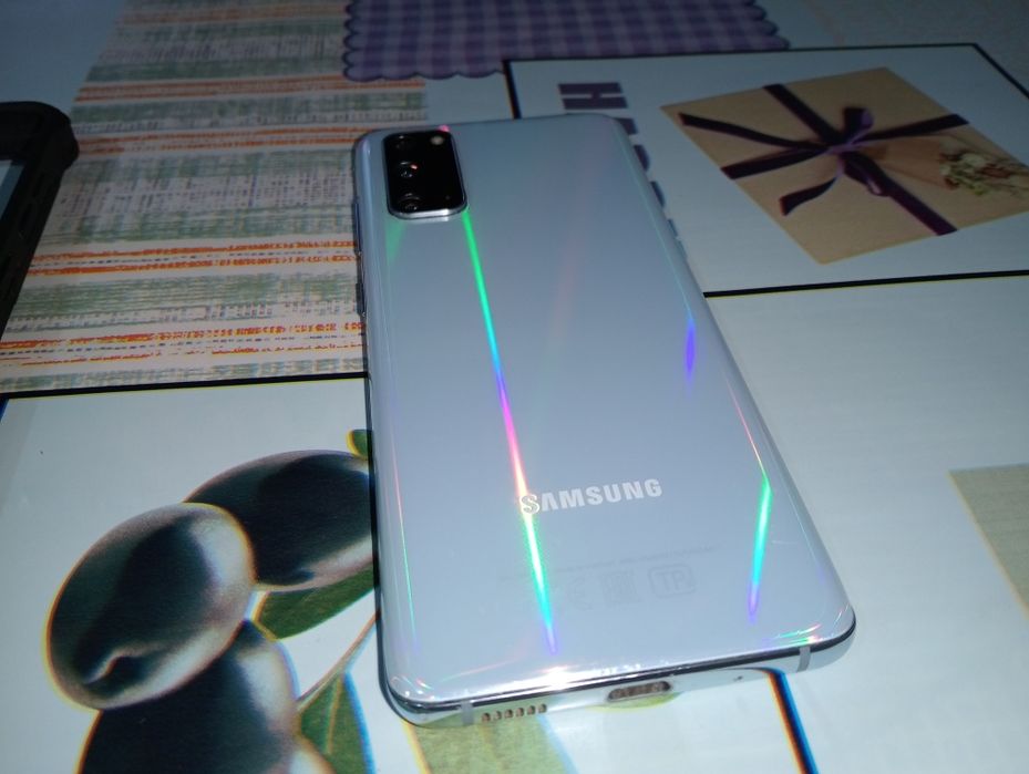 Продам телефон  Samsung s 20