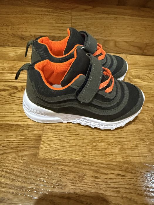 Продам дитячі кросівки