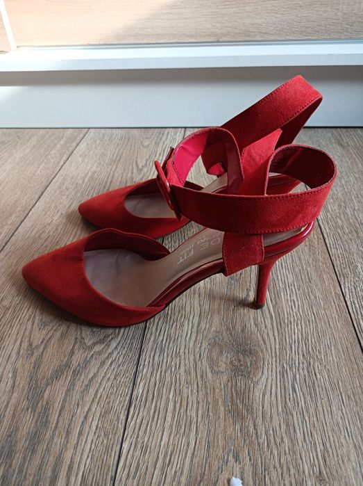 Czerwone szpilki widefit