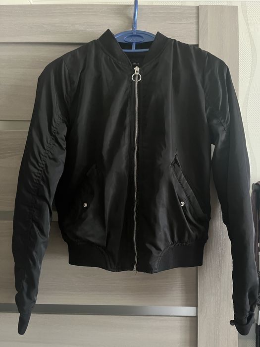 продам куртки женские