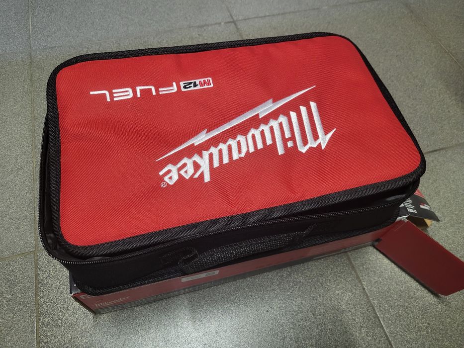 Гайковерт Milwaukee 2562 3/8 та 2563 1/2 m12