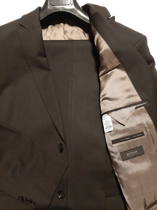 Elegancki czarny garnitur BYTOM