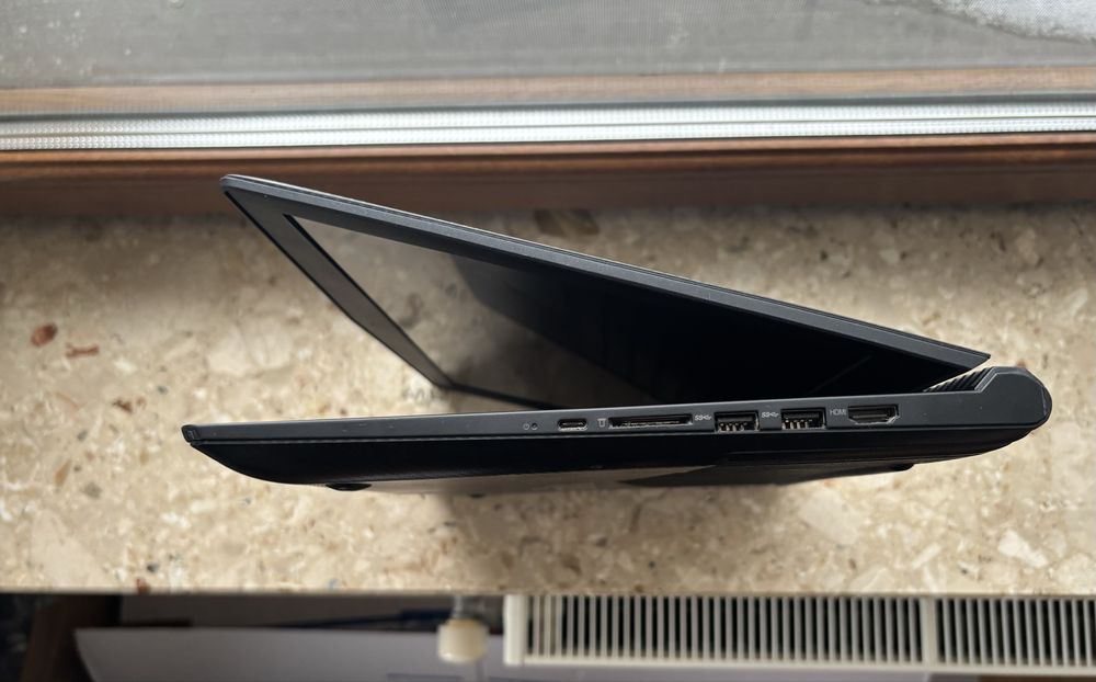 Ноутбук Lenovo Legion Y520-15IKBN i7-7700HQ 1050ti 256gb m2 16gb ram