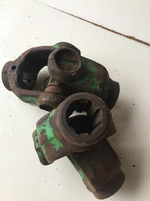 Гук, кардан, шарнир карданного вала