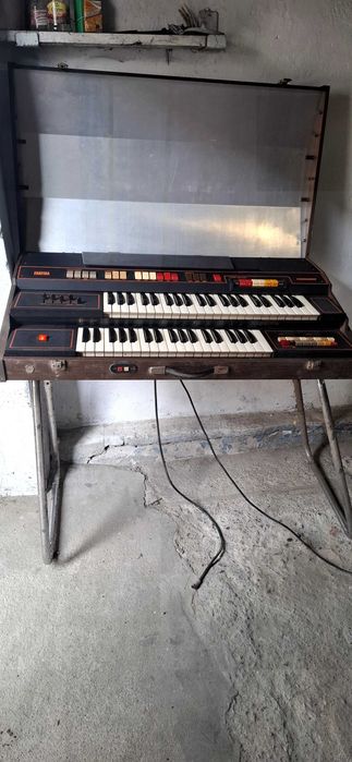 Organy farfisa commander