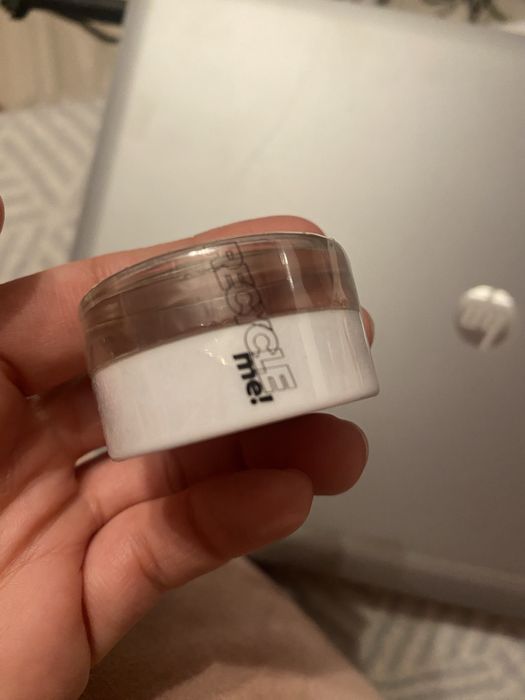 Nowy cień do powiek metaliczny