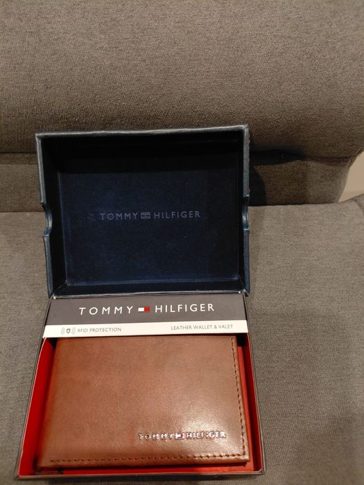 Super prezent oryginalny męski porfel Tommy Hilfiger