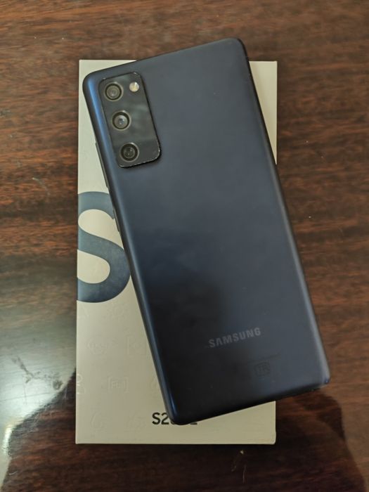 Продам samsung s20 fe 8/256