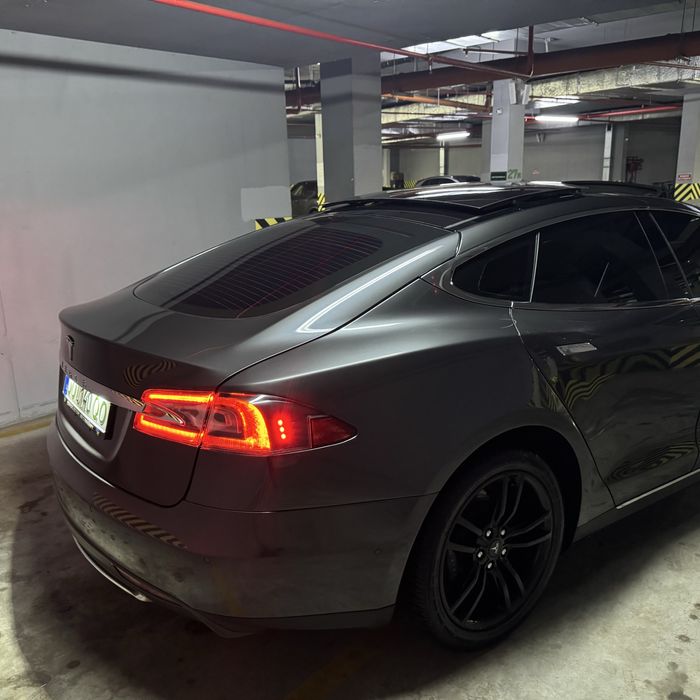 Tesla Model S 85