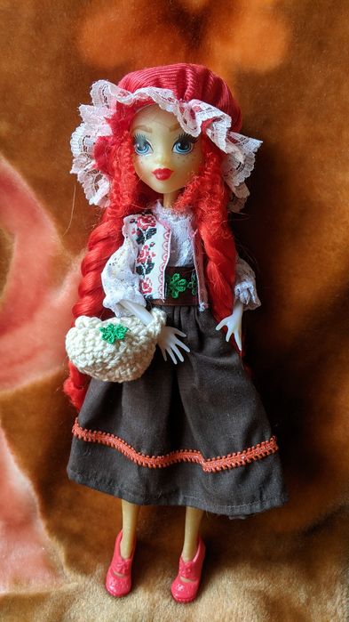 Лялька Дана у костюмі