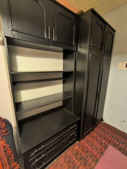 Meblościanka z szafą witryną+wersalka