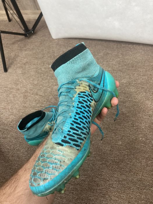 Nike magista obra