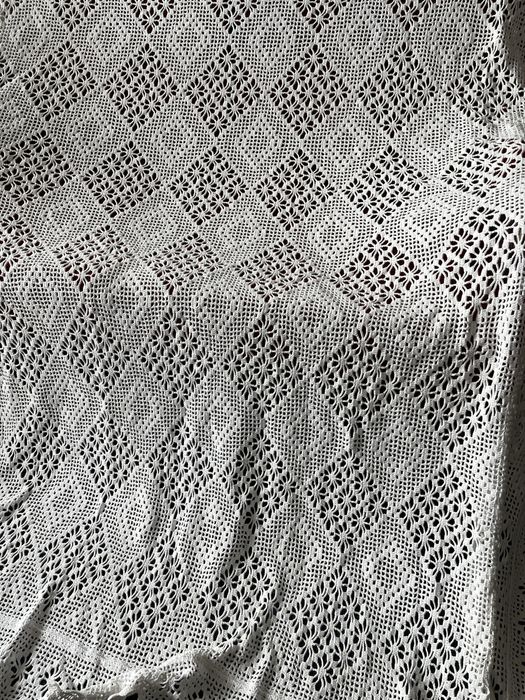 Скатертина або покривало ручноі роботи 180 на 160