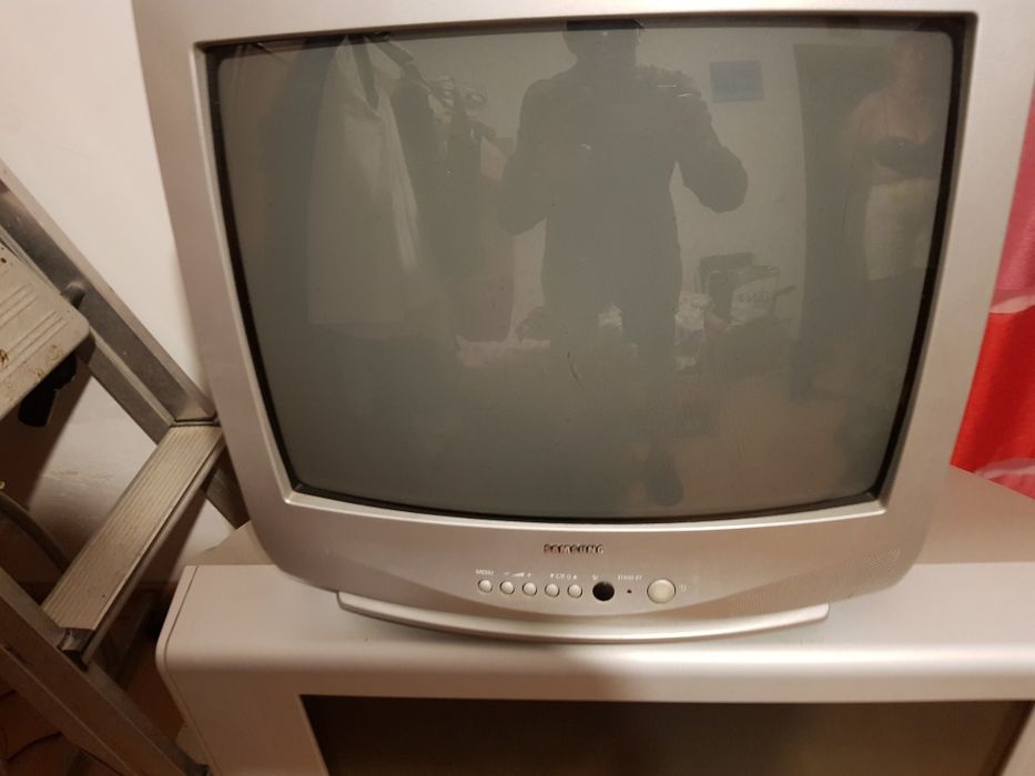 Tvs  com tdt incluídos doacao tudo  a trabalhar