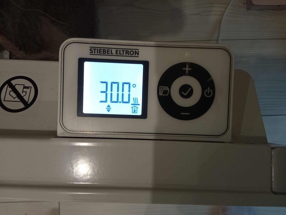 Profesjonalny grzejnik naścienny Stiebel Eltron CNS 50 TREND 500W