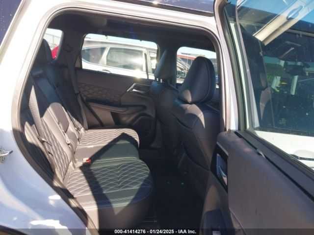 Mitsubishi Outlander SEL 2023_