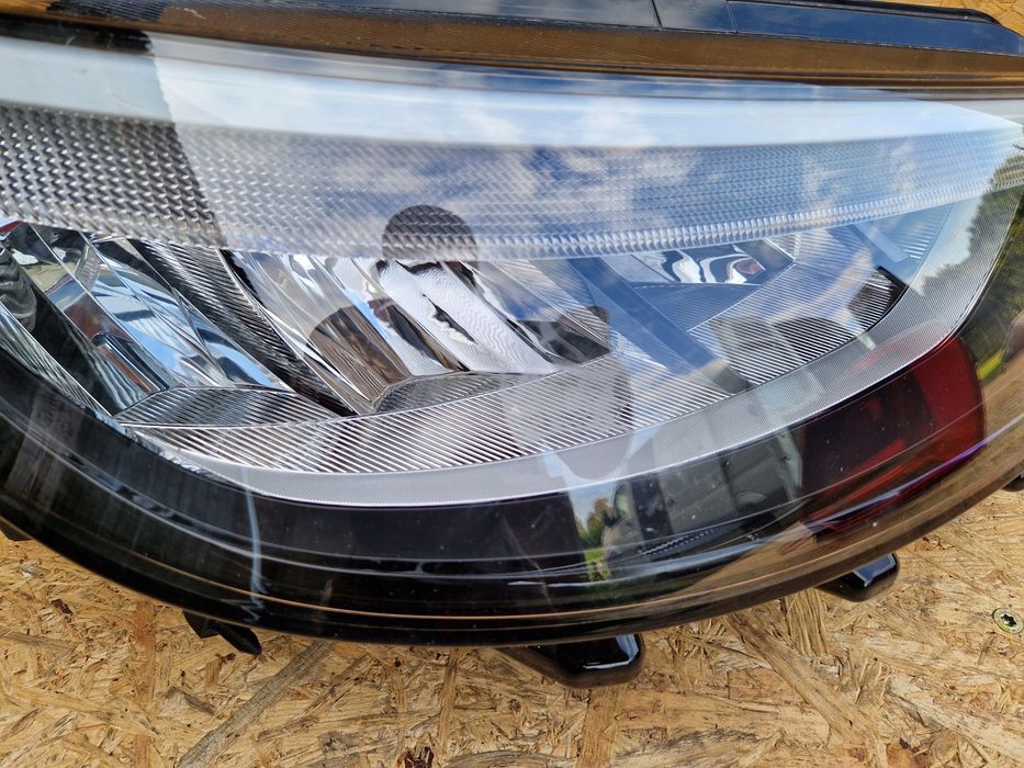 lampa prawa przód vw id3 full led