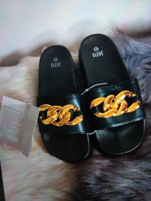 Nowe klapki z łańcuszkami r 39 butik