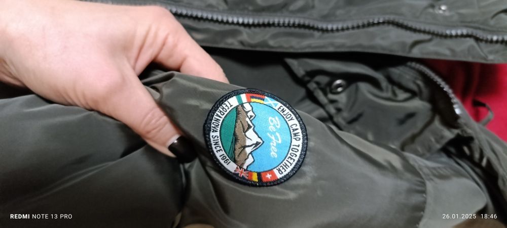 Куртка на 8-9 років