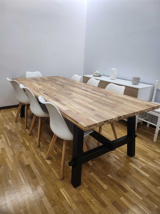 Mesa de madeira maciça