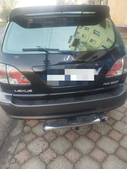 Лексус РХ 300 2000 року.