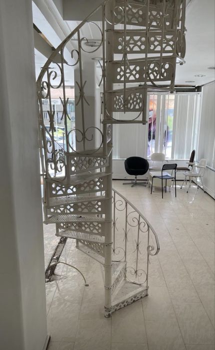 Espetacular escada de ferro em caracol