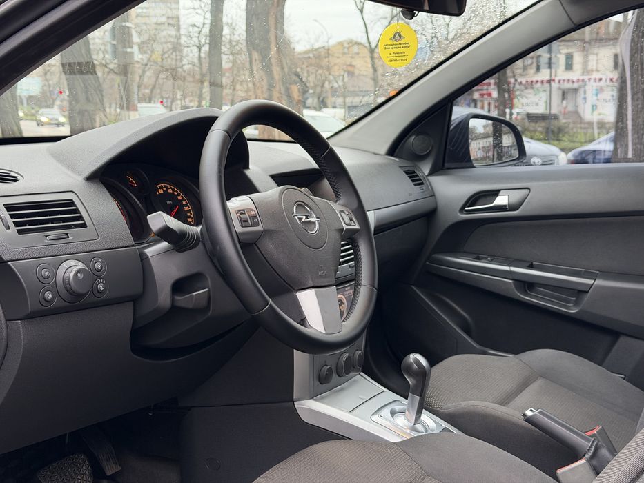 Opel Astra H.              .