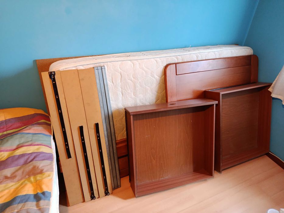 Vendo Cama Solteiro c/ colchão