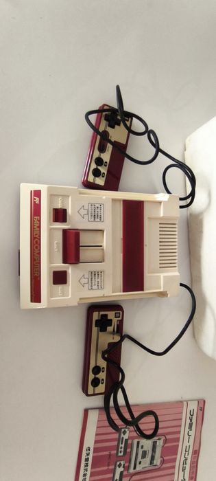 Nintendo Famicom Original (HVC-001) - Completo na Caixa - Raro
