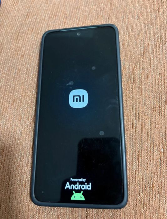 Smartphone Xiaomi Redmi Note 14 5G em tom verde