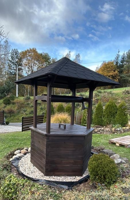 Drewniane studnie ogrodowe.