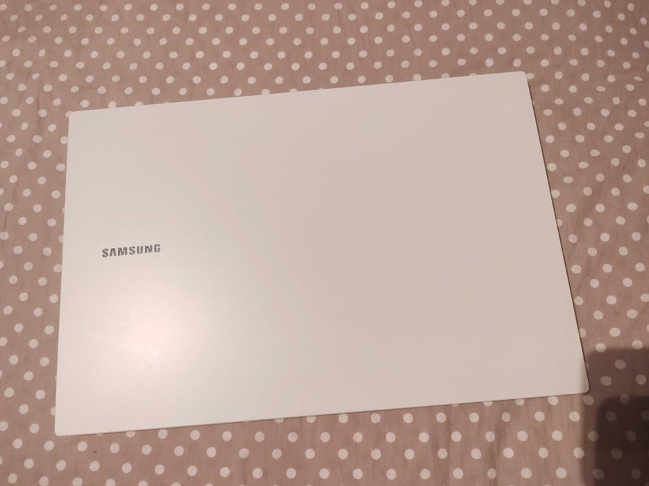 Notebook sem novo em ótimo estado de conservação