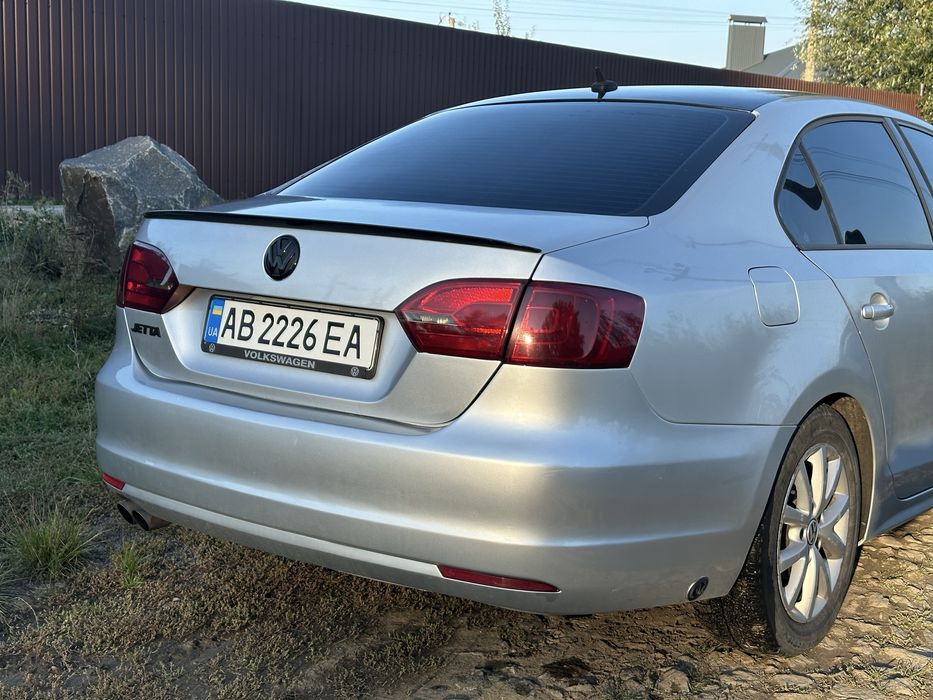 Продам Volkswagen Jetta 2011