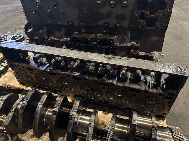CUMMINS ISME 420 silnik spalinowy rozebrany
