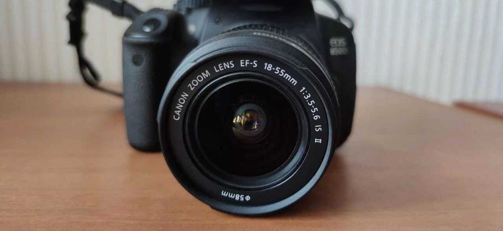 Дзеркальний фотоапарат Canon Eos 650D -об'єктив, сумка. Стан нового!