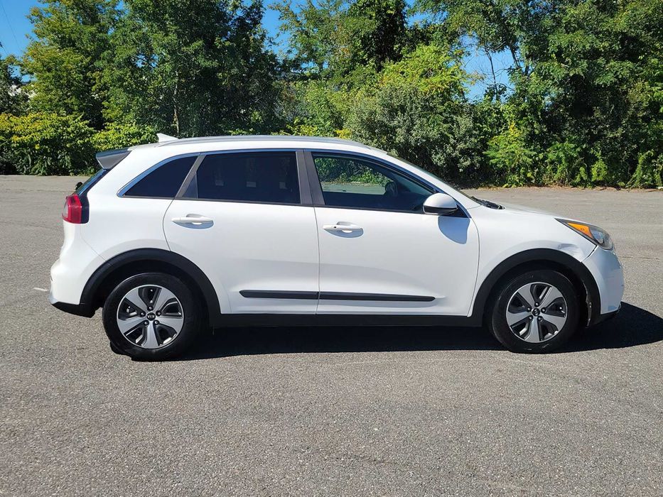 Kia Niro LX      2018