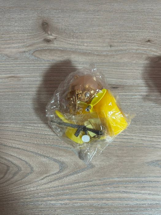 Качки Уткі в повному екіпі на руль велосипеда мотоцикла або в машину