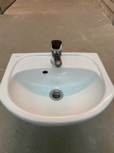 Umywalka łazienkowa z baterią