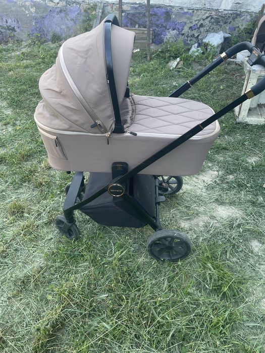 Прогулянкова коляска Carrello Ultra