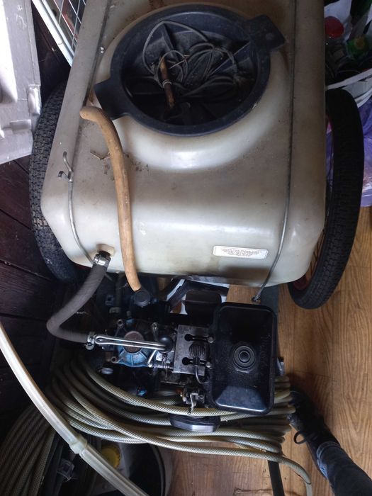 Opryskiwacz spalinowy