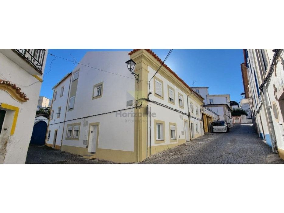 T4 Duplex Totalmente Recuperado no Centro Histórico de Portalegre — Sé E São Lourenço, Portalegre