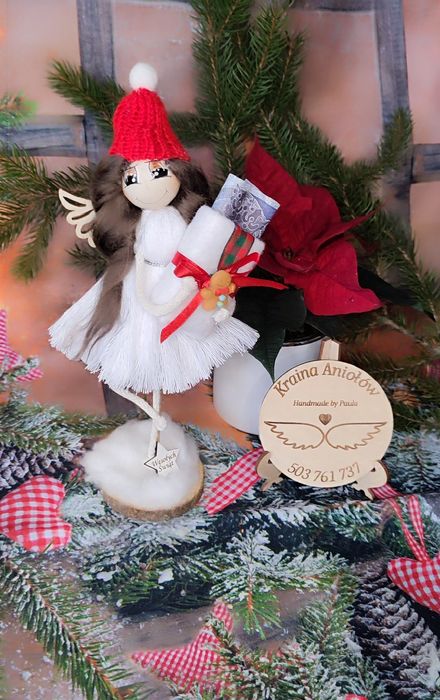 Anioł stojący ,upominek ,makarama