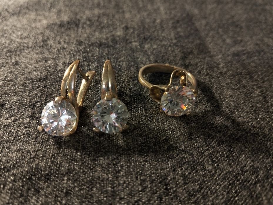 Сережки срібні з каменем