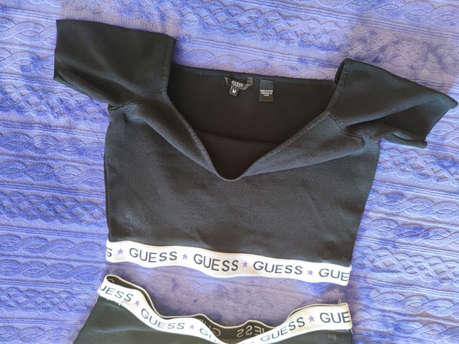Conjunto crop top + saia curta Guess